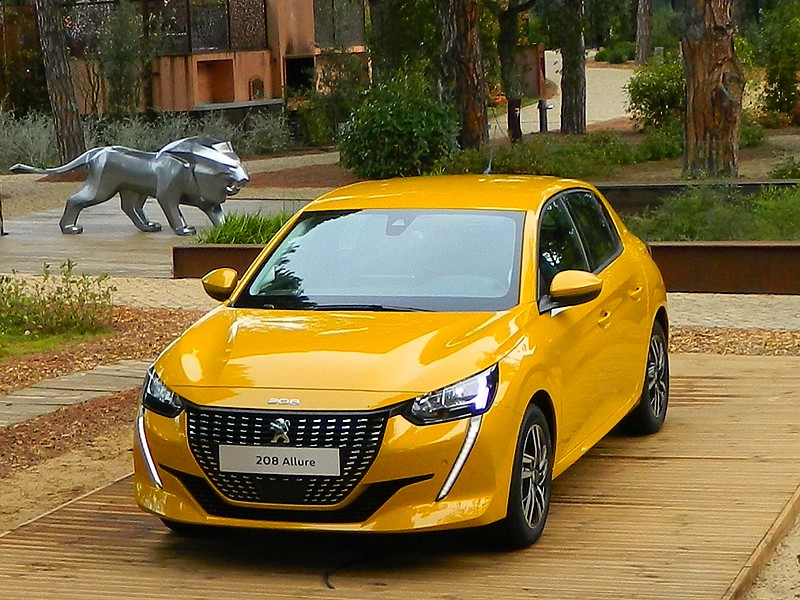 Peugeot 208 oslovuje designem i technikou